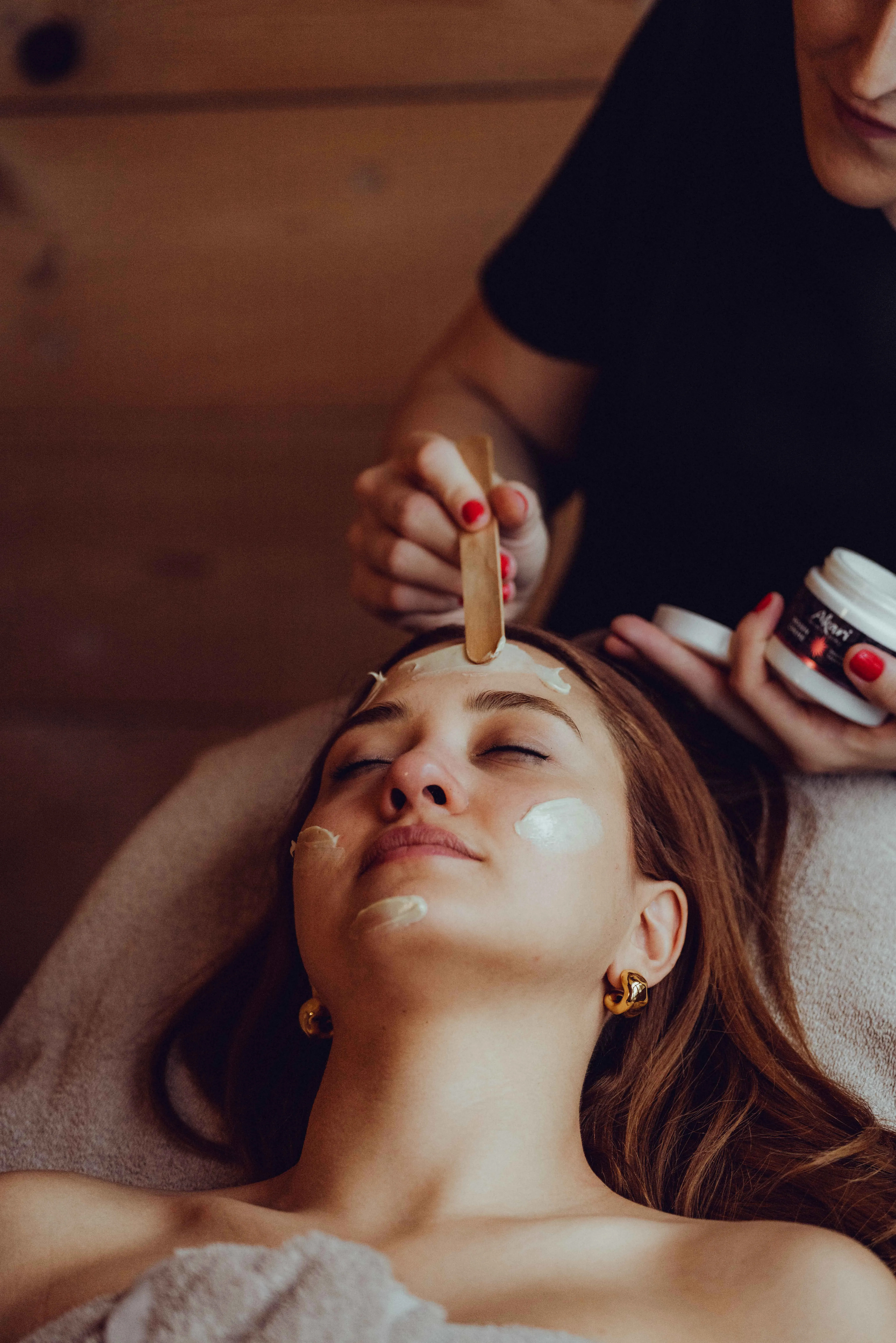 Gesichtsbehandlung mit Bio Kosmetik