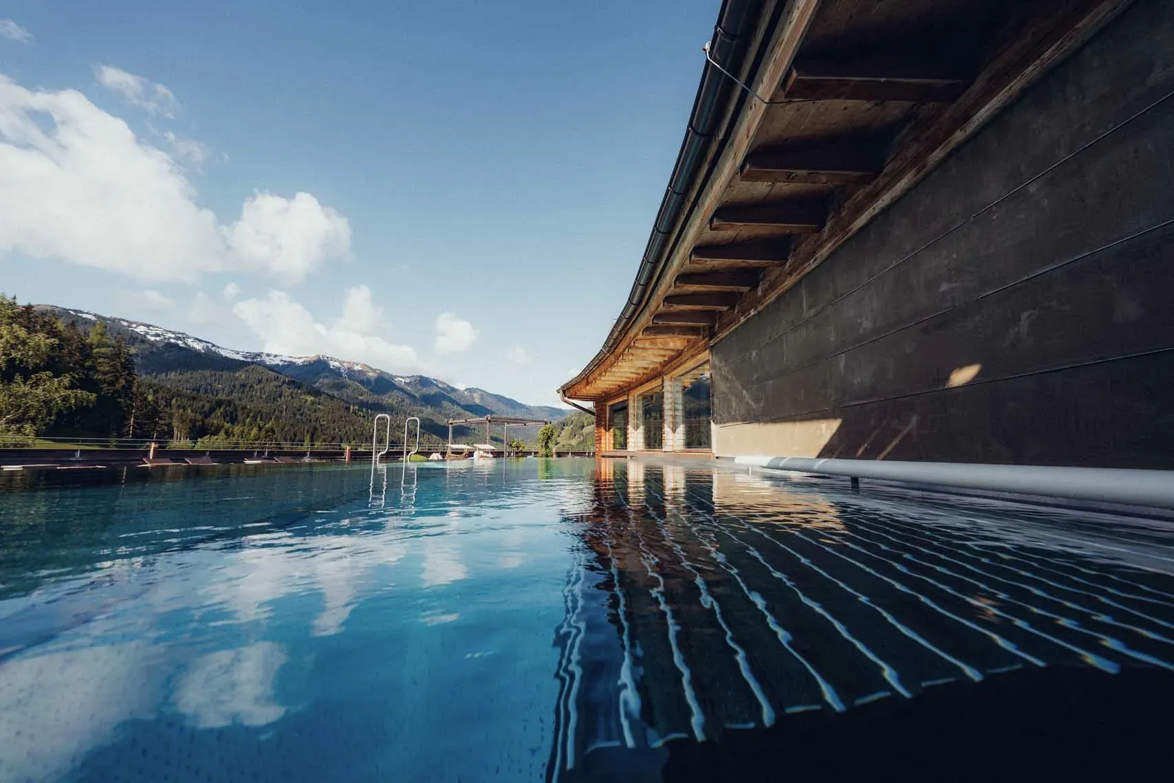 Dachpool mit Panoramablick