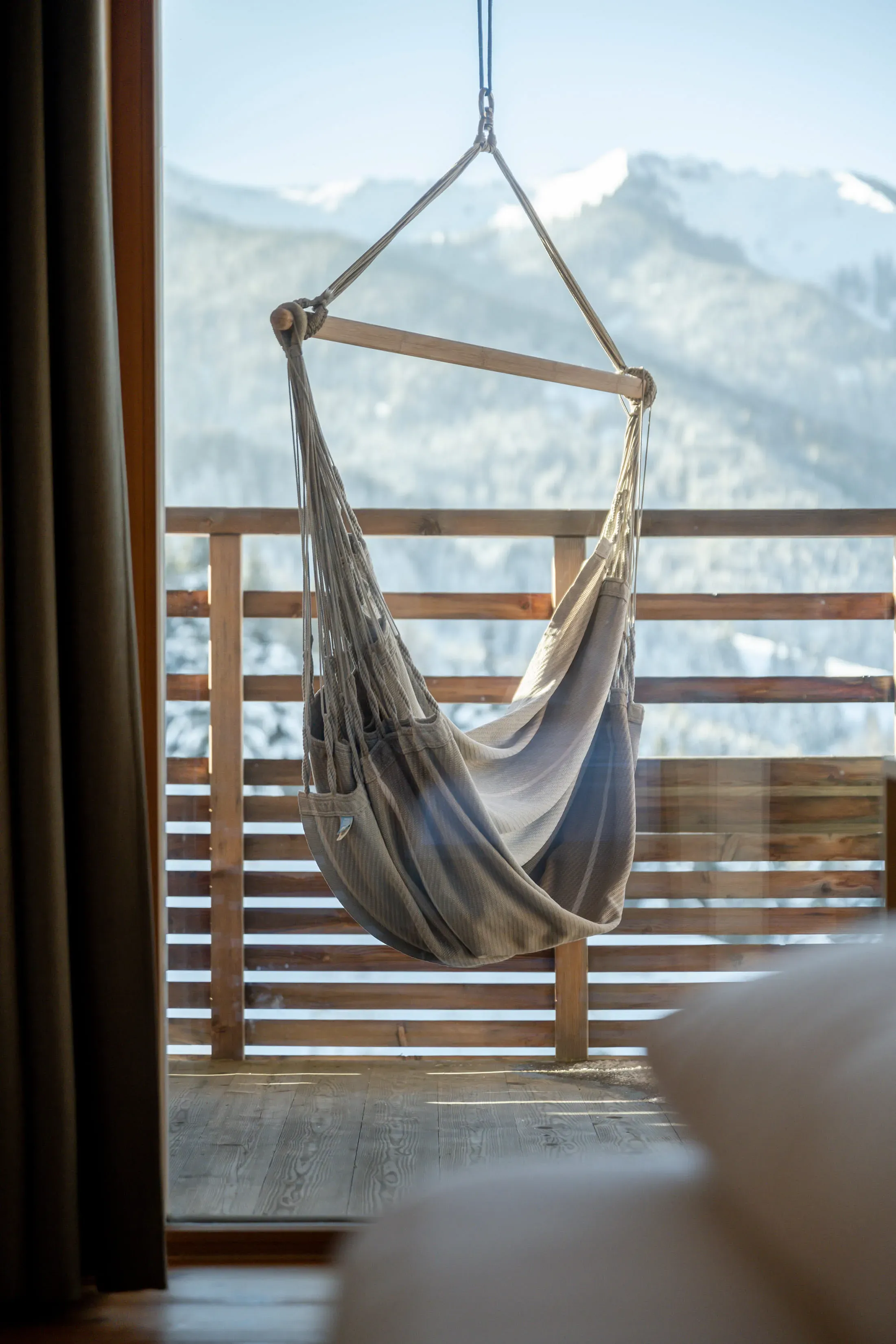Hängestuhl am Hotelbalkon